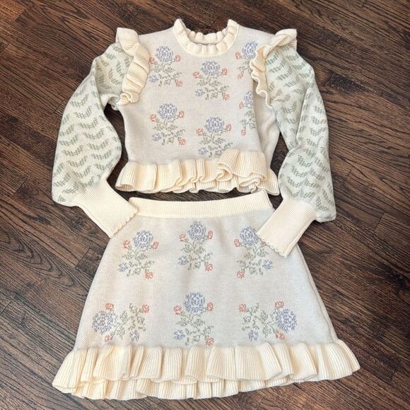 NWT MABLE/Anthropologie Winter Hydrangeas Set-sweater and skirt
HH13 - Picture 3 of 7